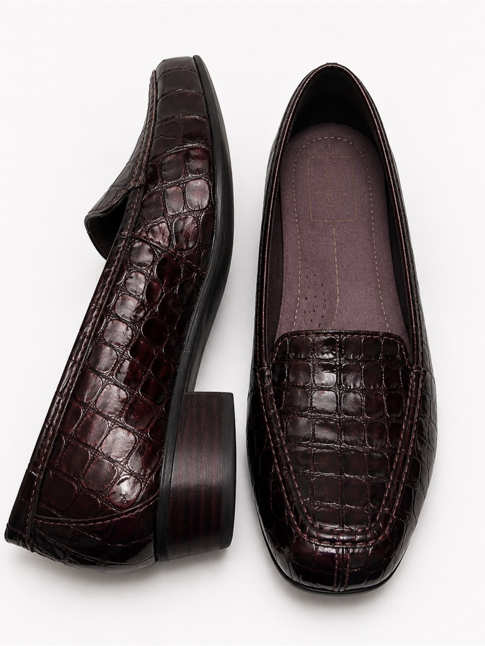 Clarks Artisan Oxblood Croc Embossed Leather Loafers Slip On Heels Women’s 7.5